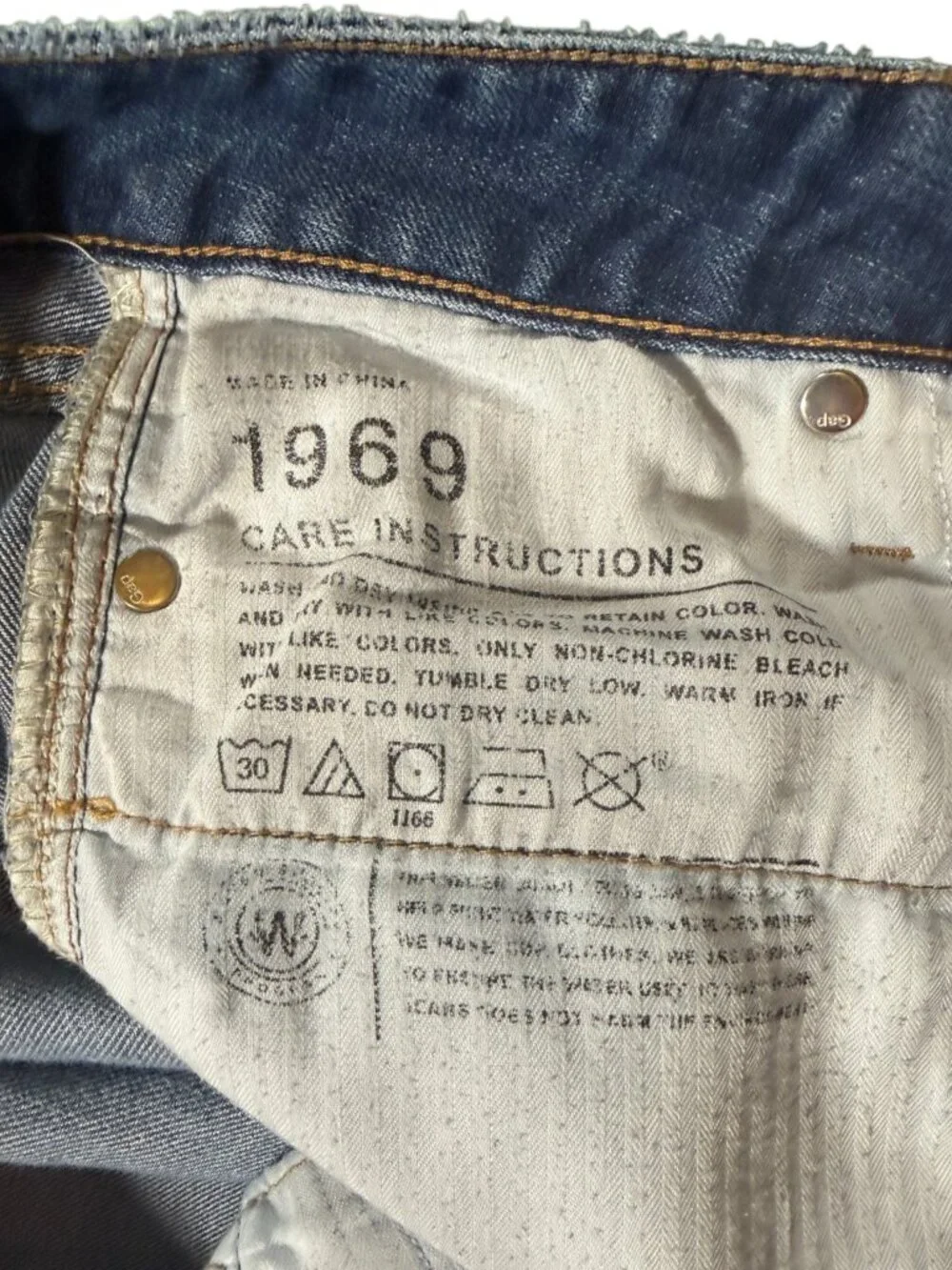 Gap 1969 Real Straight Leg Distressed Jeans - Light Wash - Size 25 - Picture 5 of 6